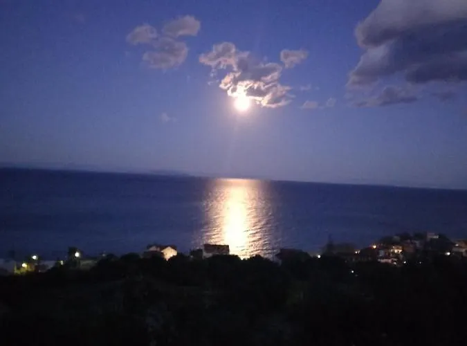Naiad Sea View Apartman *